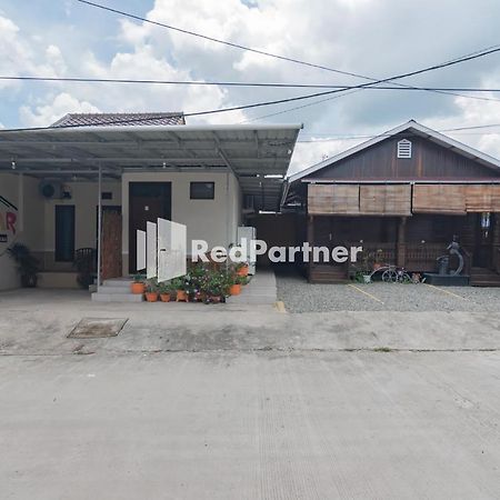 Langkar Guest House Syariah Mitra Reddoorz Samarinda Dış mekan fotoğraf